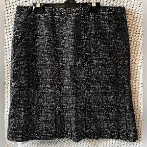 Anne Klein Women’s Black & White Tweed Pencil Skirt, Lined, Pleated Hem; Size 10